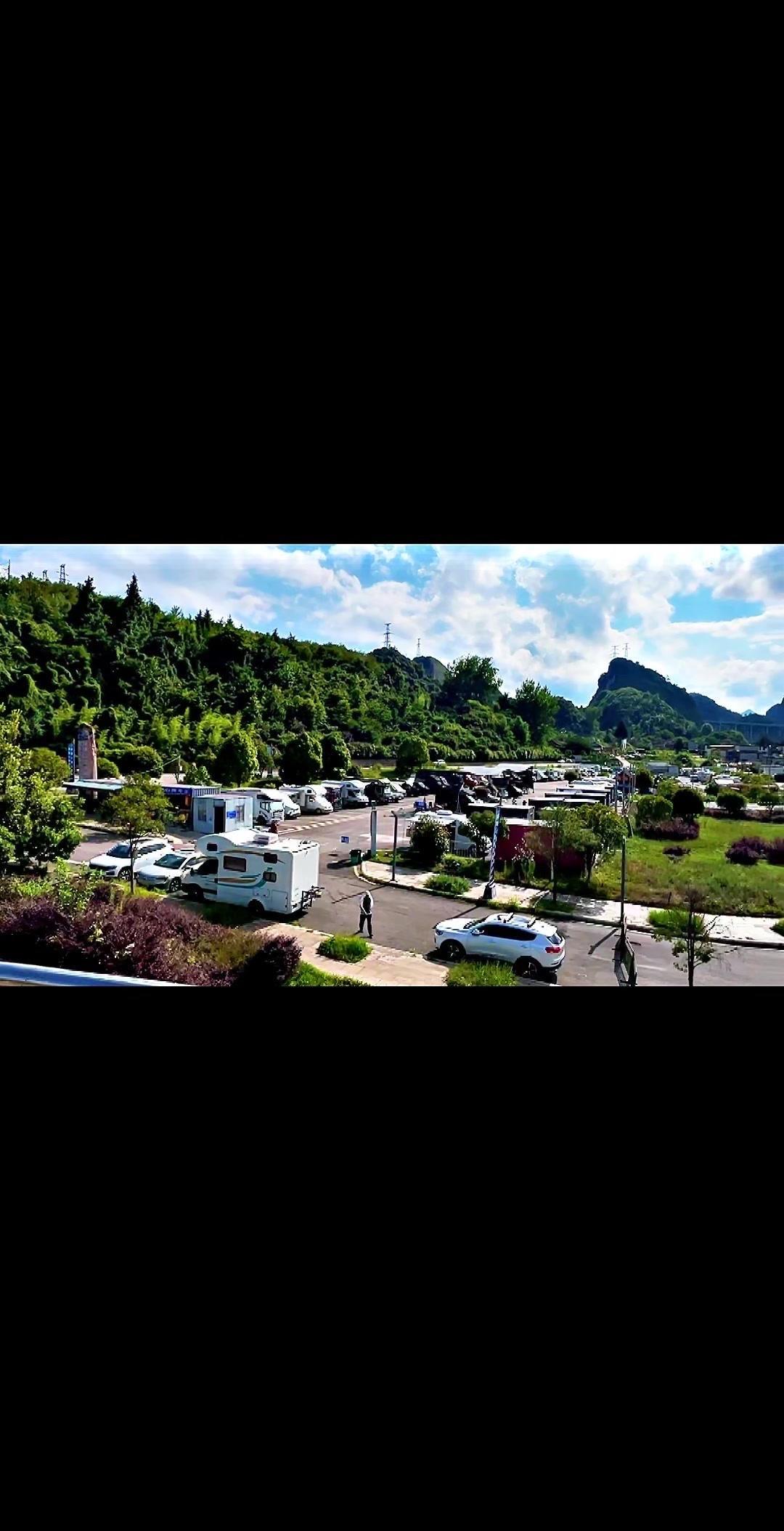 房车本应以露营旅居为核心，可现实中，大家却被困在“找厕所营地”的循环里。车上的卫