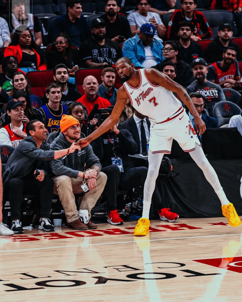 NBA常规赛火箭116-124不敌湖人。火箭队球员凯文-杜兰特接受了记者采访