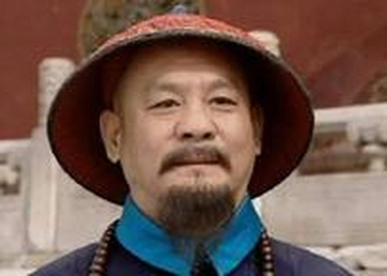 大臣孙嘉淦告老还乡，乾隆收到密报，说他偷运十几箱黄金回家。乾隆暴怒之下派人去调查