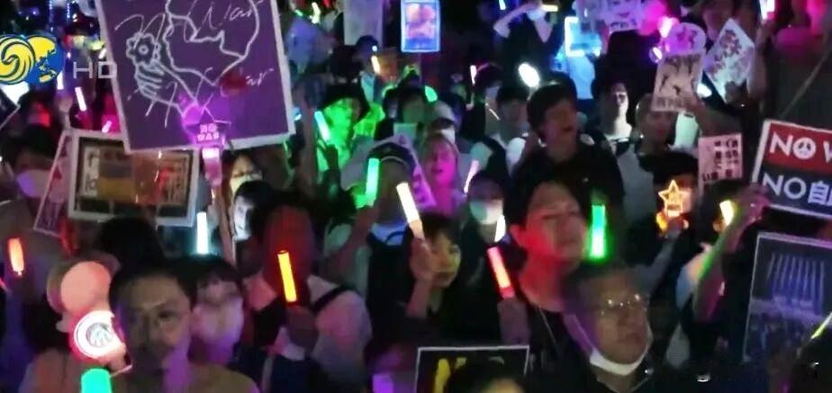 2.7万人逼宫！高市早苗后院大起火，东京街头竟狂打“对华友好”牌后院爆雷了！