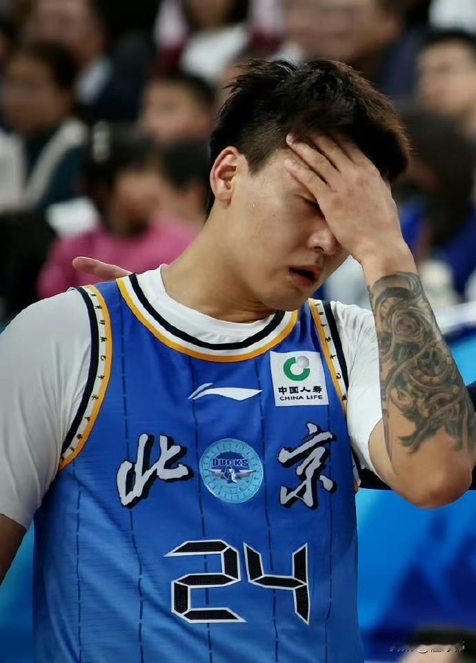 赵睿昨天怼球迷，发布不当言论之后！闹得沸沸扬扬！赵睿终于是意识到了问题的