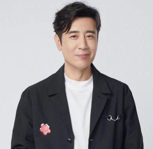 于和伟刚毕业时去剧组试戏，副导演挨个问:"你哪里的？哪届的？学什么的？"但是轮到