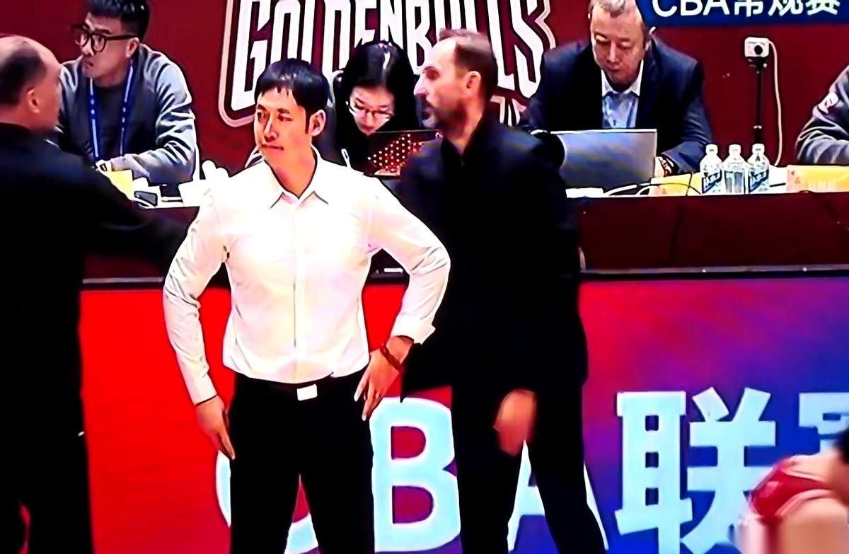 香港风水圈最近炸了，不聊李嘉诚新祖坟，不批港岛龙脉，反倒盯上全红婵下巴那颗“地库