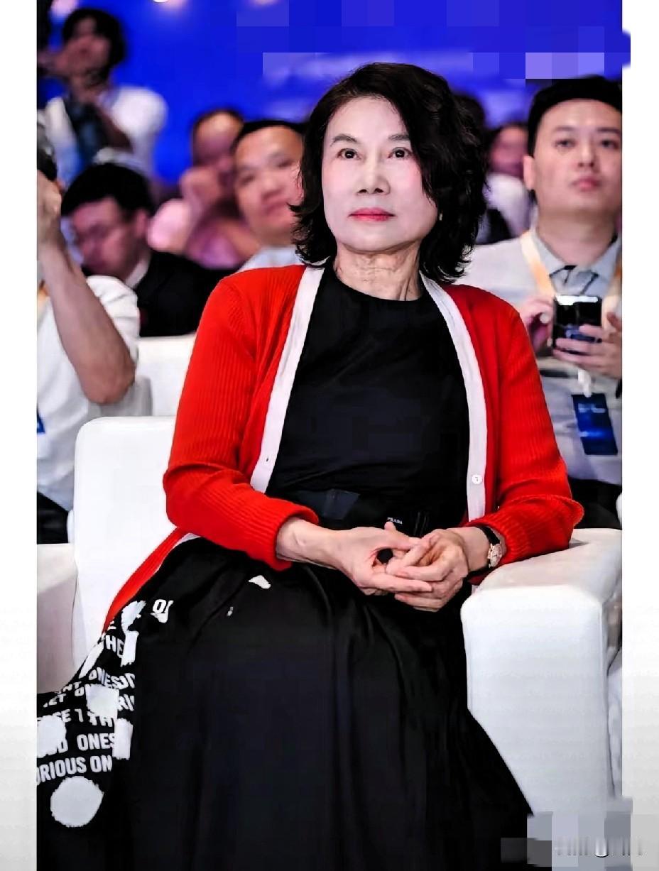 你知道为啥现在越来越多人宁愿多花点钱，也要认准格力的空调吗？就冲它还在老