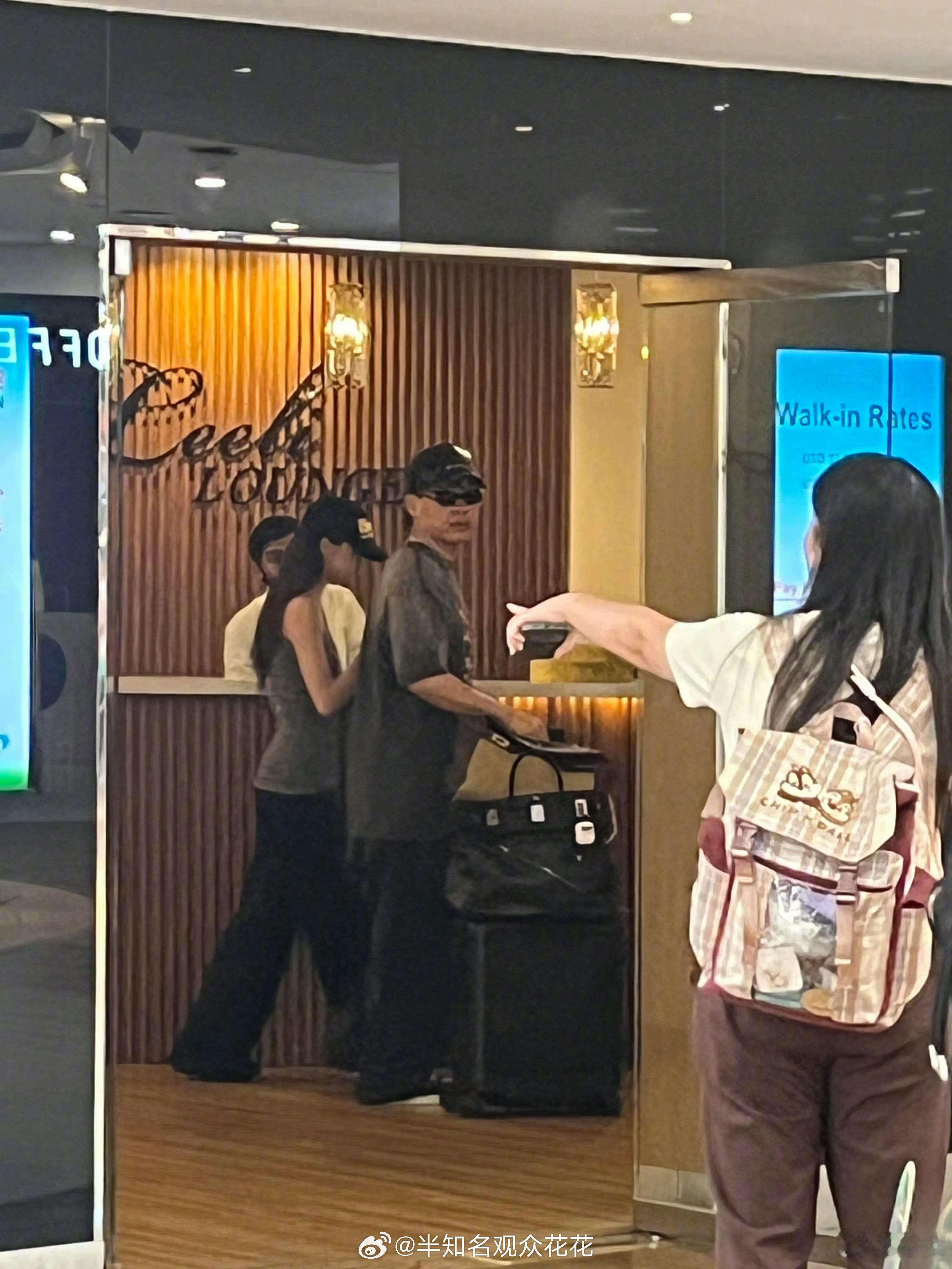 这届网友怎么什么都能偶遇