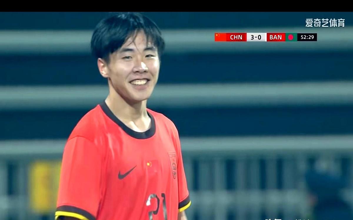 U17国少赢了孟加拉国队，比分能看，但场面真一言难尽——前三个球几乎是对手乌龙“