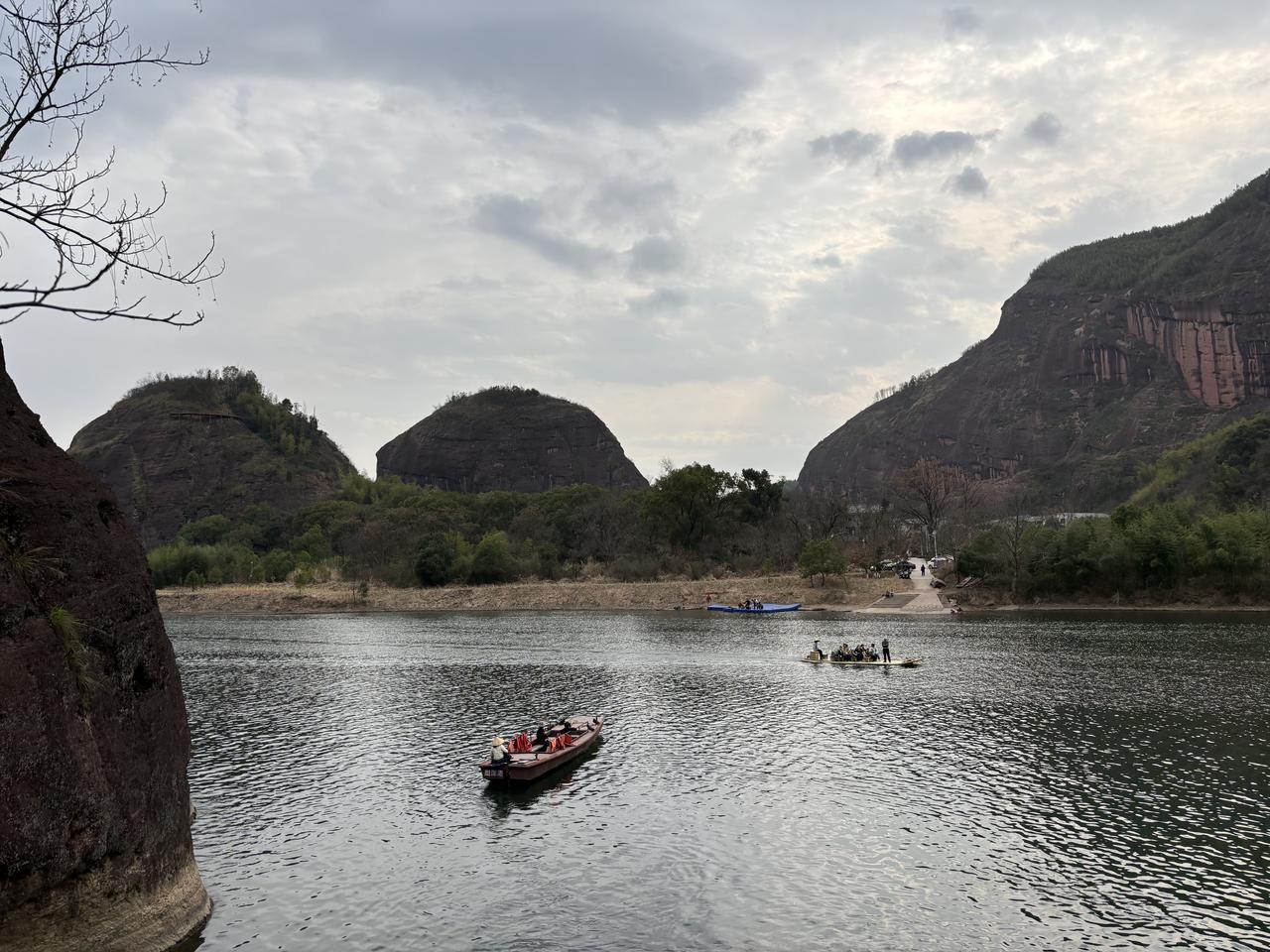 今年过年十大不同：1．微信群安静了，没人发红包了。2．过年走亲戚的更少了，选