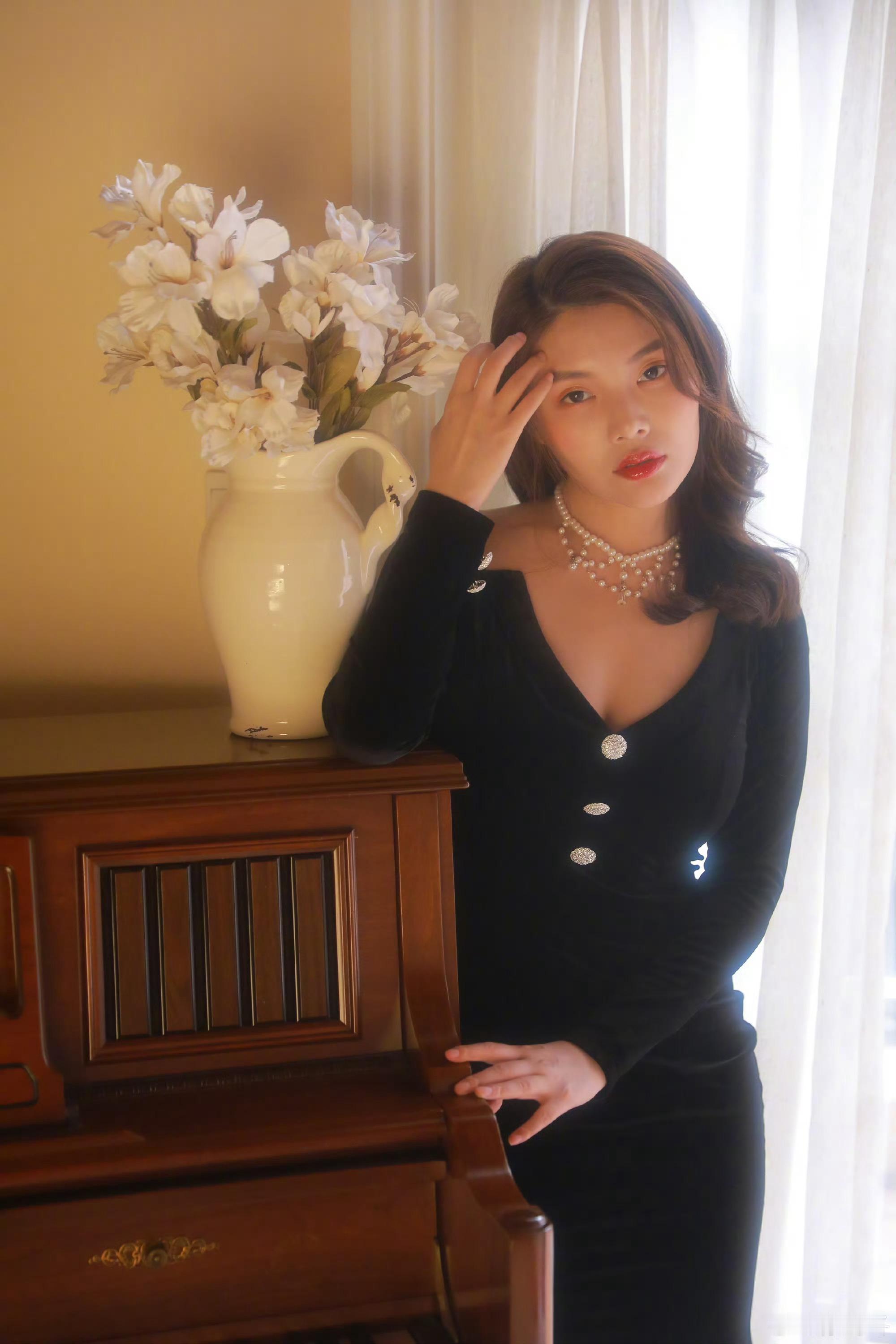 徐冬冬珠圆玉润徐冬冬完美诠释了珠圆玉润，没有白幼瘦的审美绑架呀，而且在咱们姐