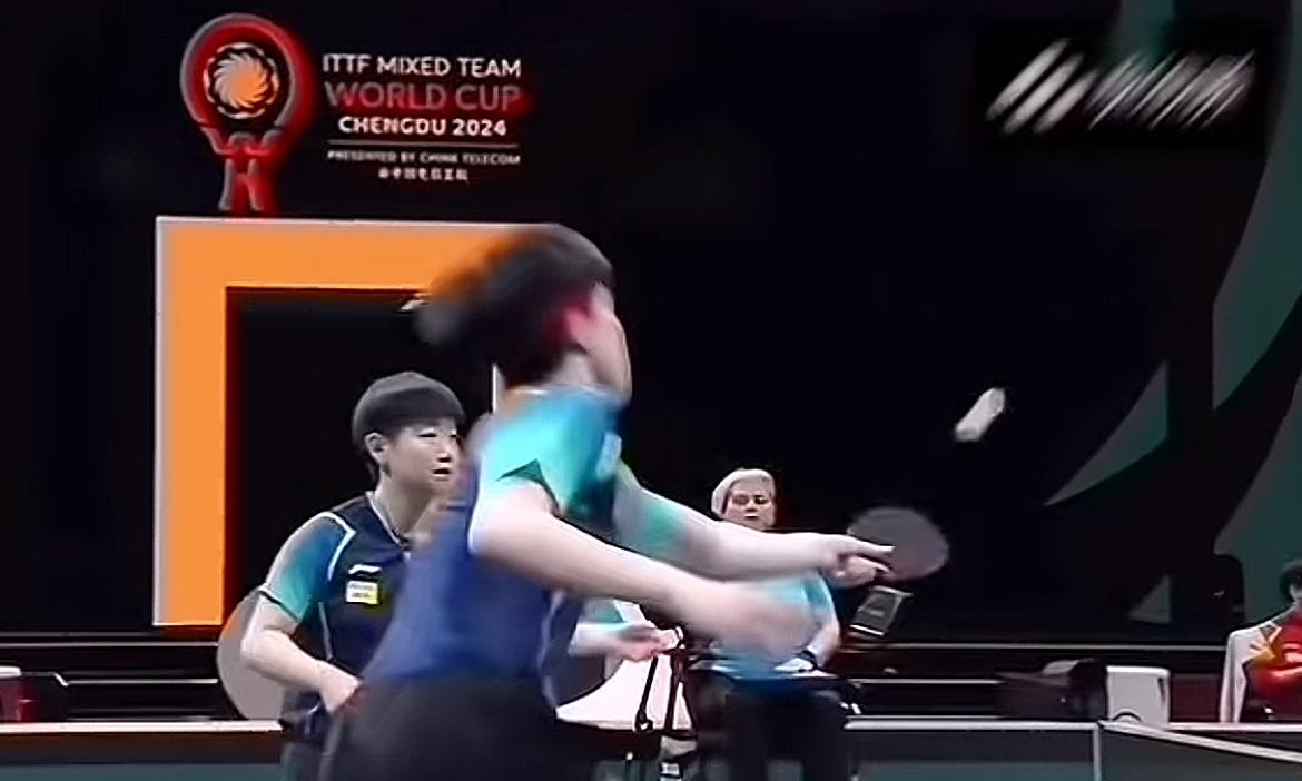 #万能生活指南#莎莎眼看就接着球了，被王楚钦强行拦截！这也太宠了吧！这样下去莎莎