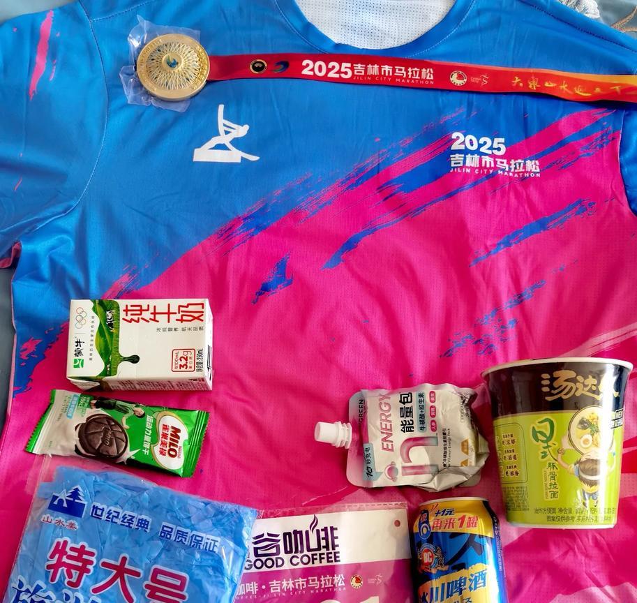 2025吉林马拉松，绝对是马拉松天花板，一路上的补给无敌了，鸭货，猪头肉，