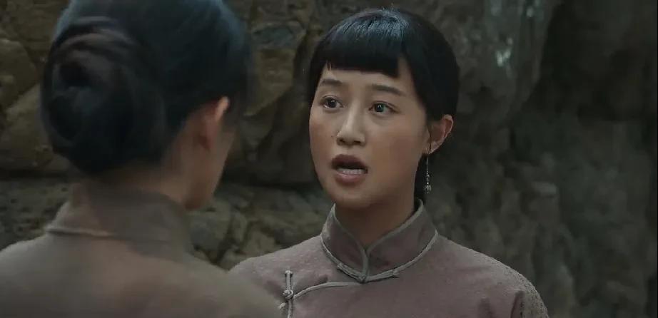 满月宴变战场！宁家大门外，费银子娘家饿得啃土，宁学祥差点关门。费银子刚生
