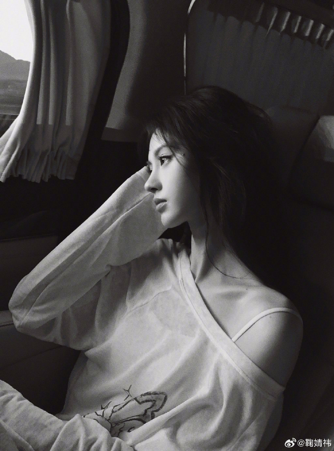 鞠婧祎完全魅魔来的真要被的美貌给迷得神魂颠倒了，咱就说鞠婧祎完全魅魔来的吧，好