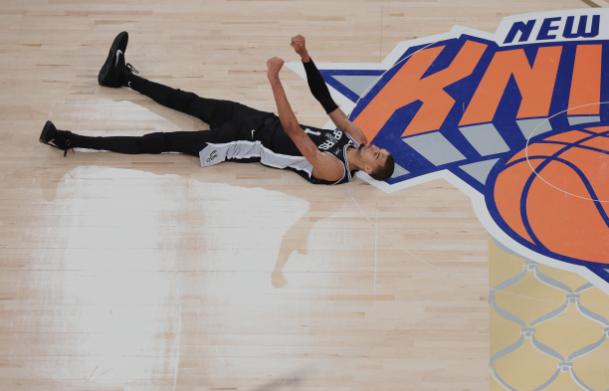 看NBA上咪咕视频，万众瞩目的NBA总决赛第四场，已经在麦迪逊广场花园球馆落下帷