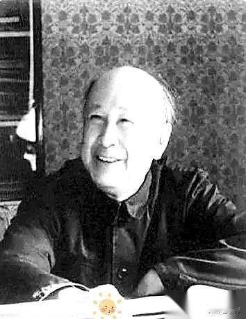 刷到一个事儿给我整得半天没回过神来原来我们这几十年的改革路当年桌上放着两套