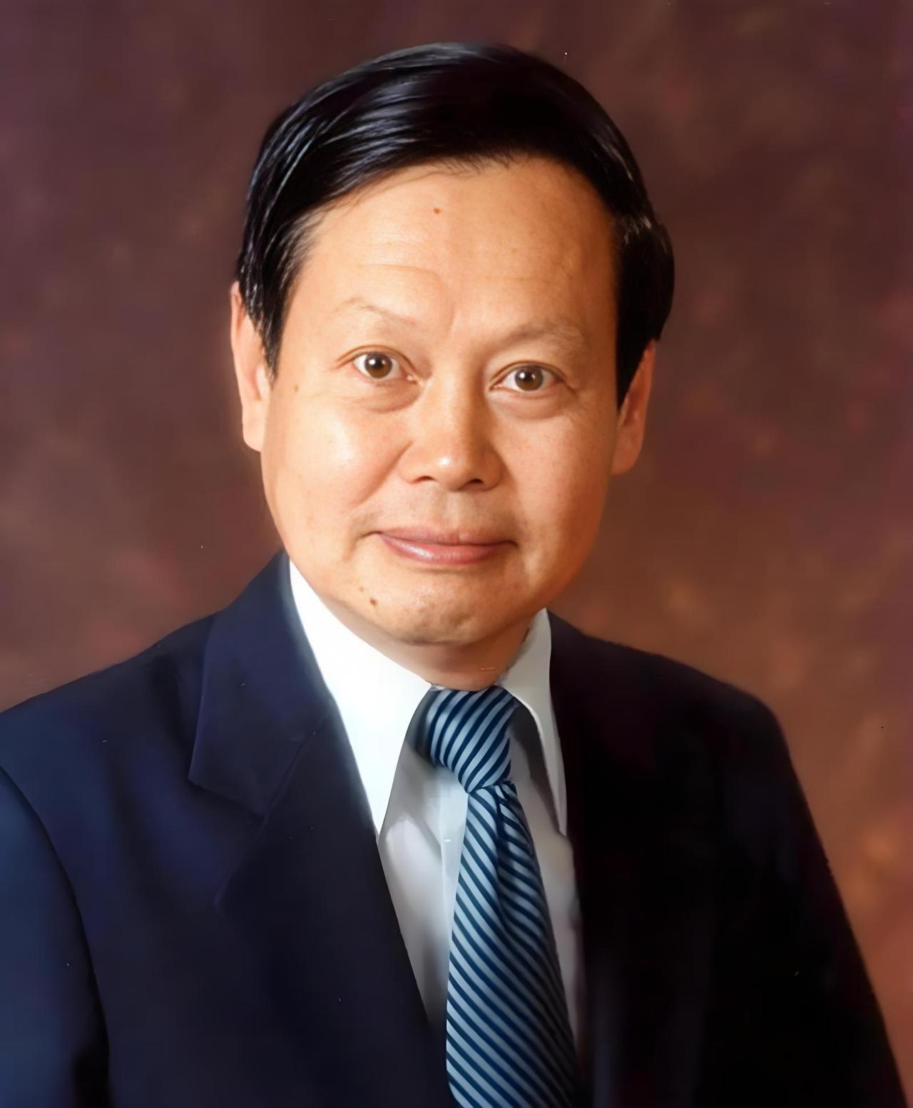 先生溘然长逝，最悲痛的不是翁帆也不是三个儿女，而是因为他，才有了信心的中国人
