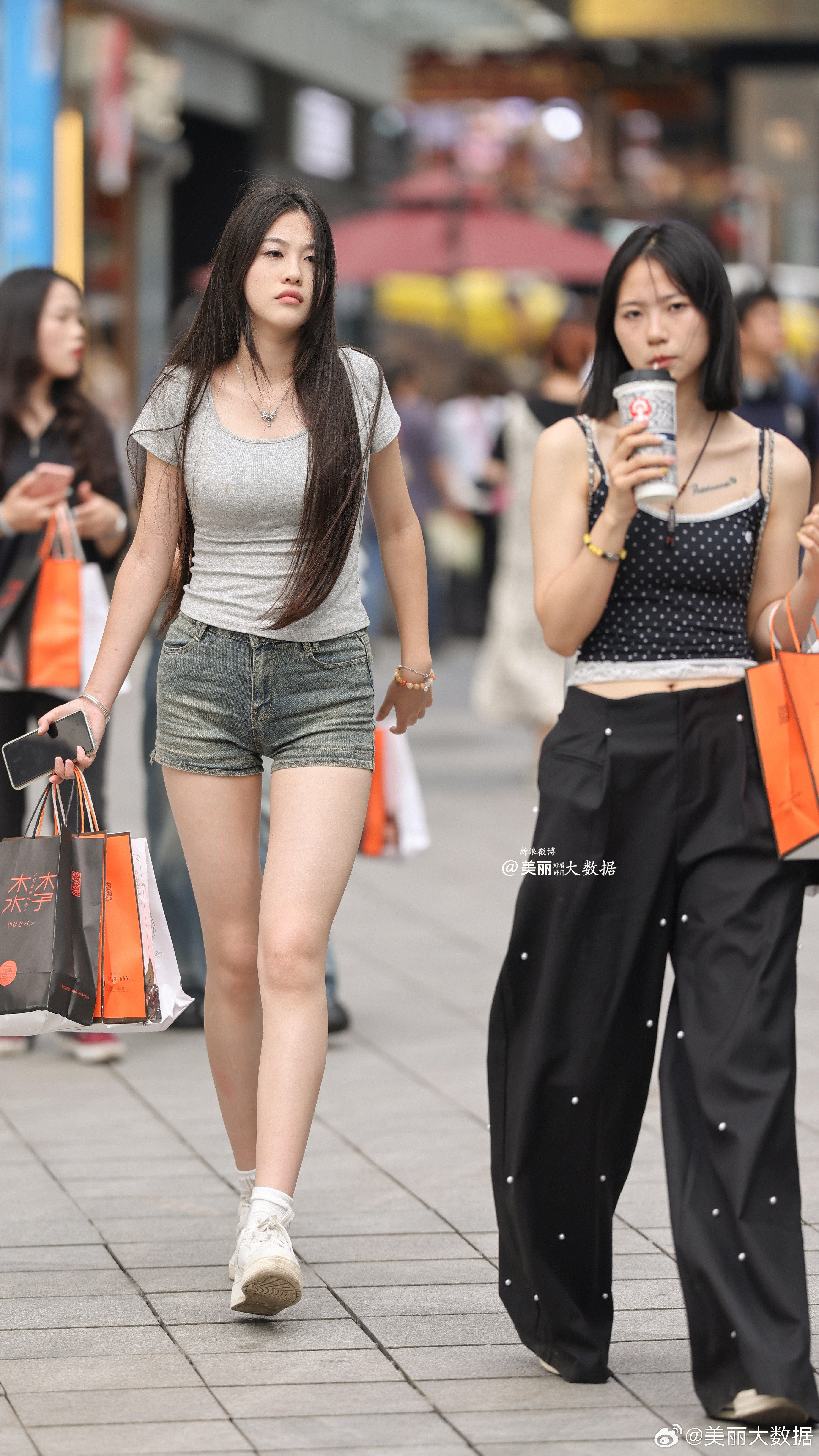 你在看谁？​​​