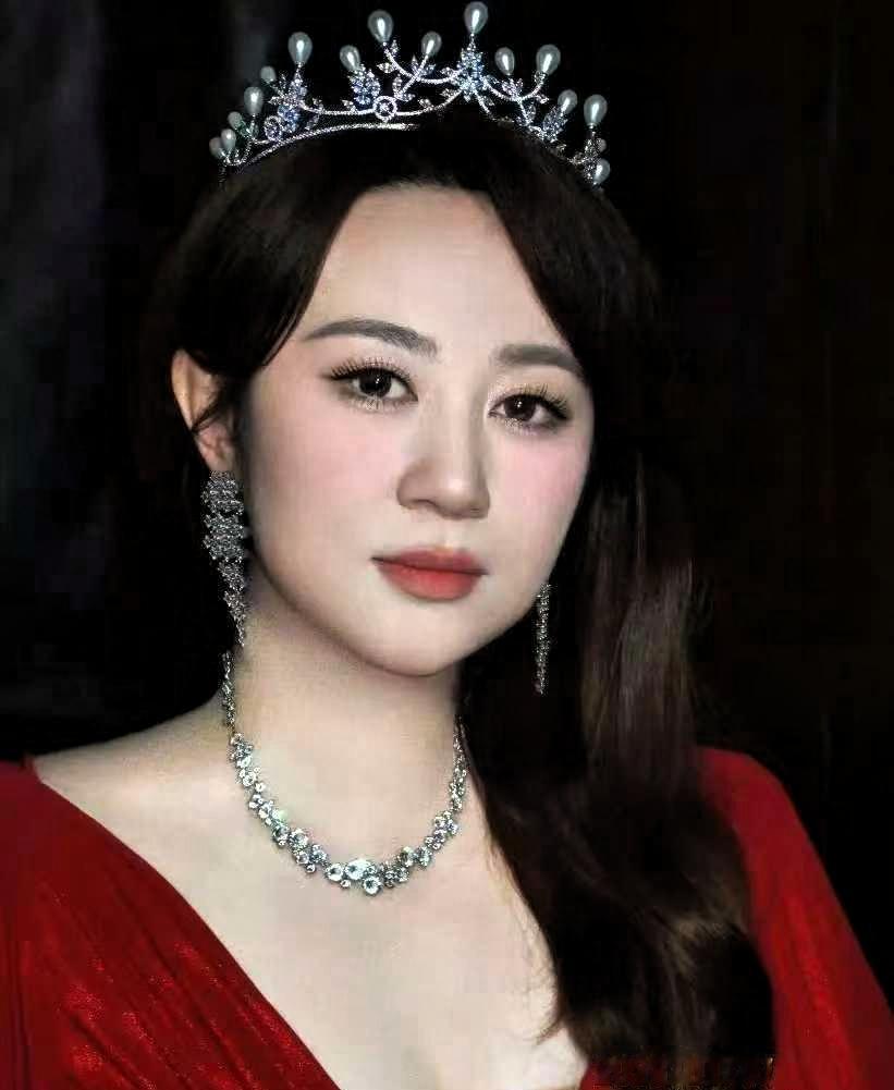 马丽这个妆是王亚飞画的总共花费11.5万可我怎么看怎么违和，这成了沈佳润了