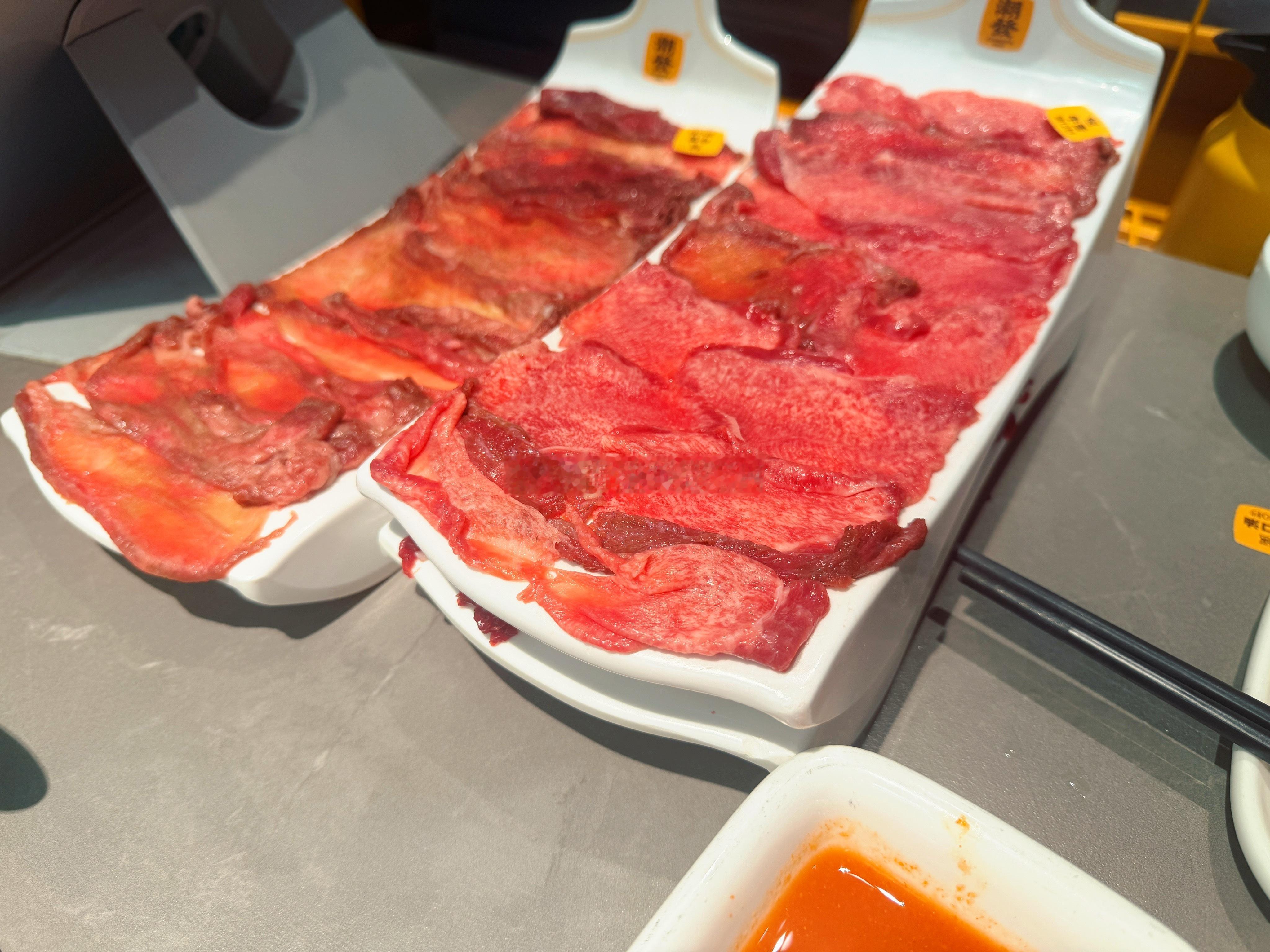 下单都是打孖上的，牛肉是一份半斤的那种，吃完问还要不要加什么，居然还要一份牛舌一