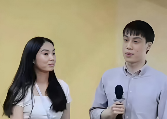 这两个起诉宗馥莉的富二代，长得哪里像宗庆后了？发型和妆容都偏向于欧美化。这两人