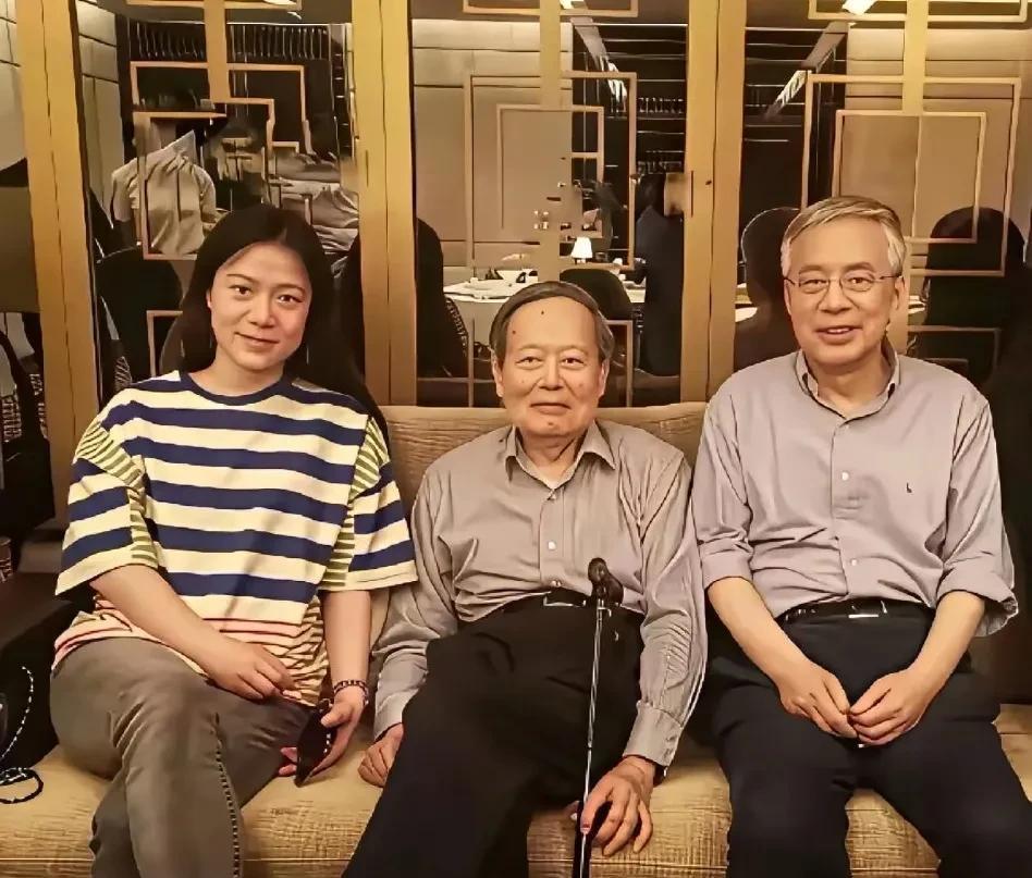幸福和谐的一家人[赞]