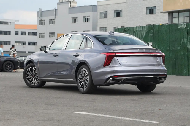 有没有大哥推荐雅阁和h5选哪一个呢目前不是这两天购买，但是后面肯定得用车，半年