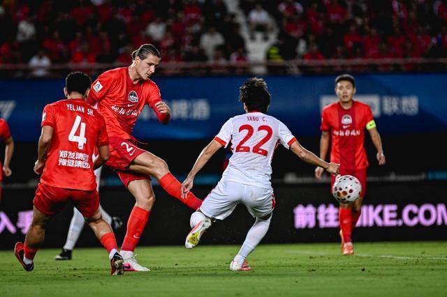 河南5-1狂胜海牛！给海港球迷一丝安慰！至少本轮结束后海牛积分还是没有反超海港！