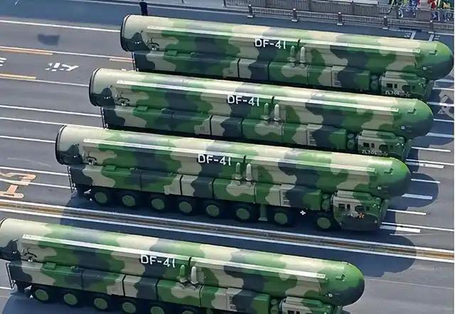 美国现在敢动中国吗？根据俄罗斯专家表示：中国核弹头数量正在猛增，到2030年能打