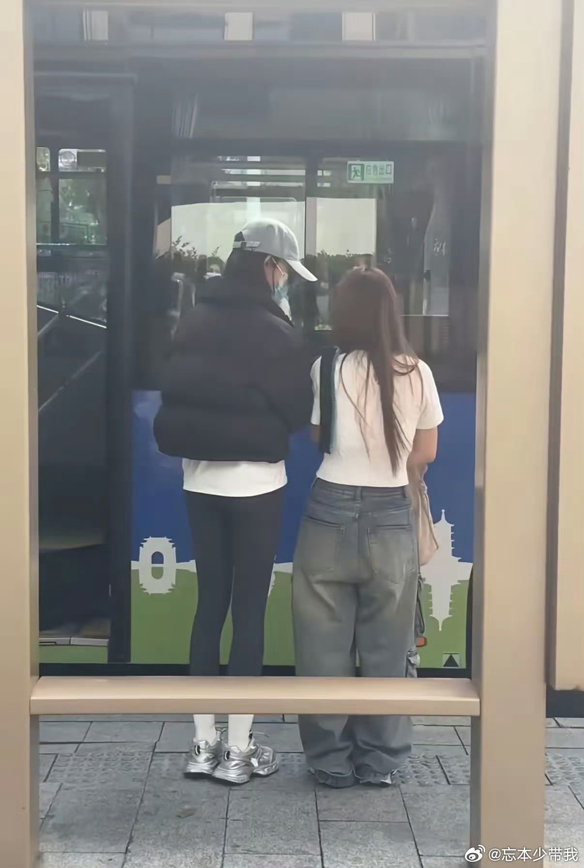 到底是紧身裤好看，还是阔腿裤好看？