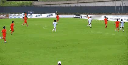 都说u19打刚果（金）u23是以小打大，但我方队员明显更壮实更高大，从块头上人家