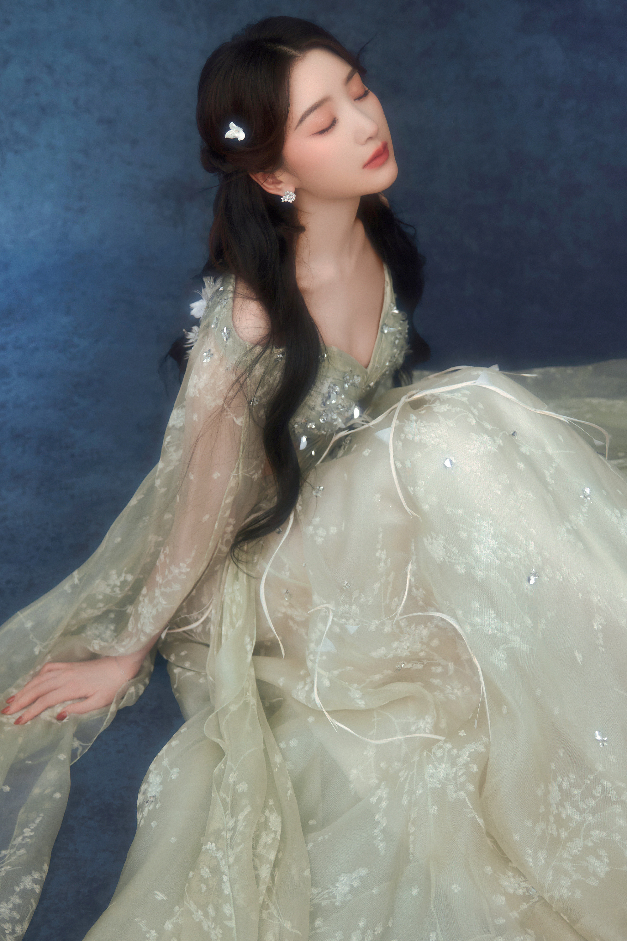 毛晓彤国风公主裙，轻纱曼妙，精致怡人。毛晓彤