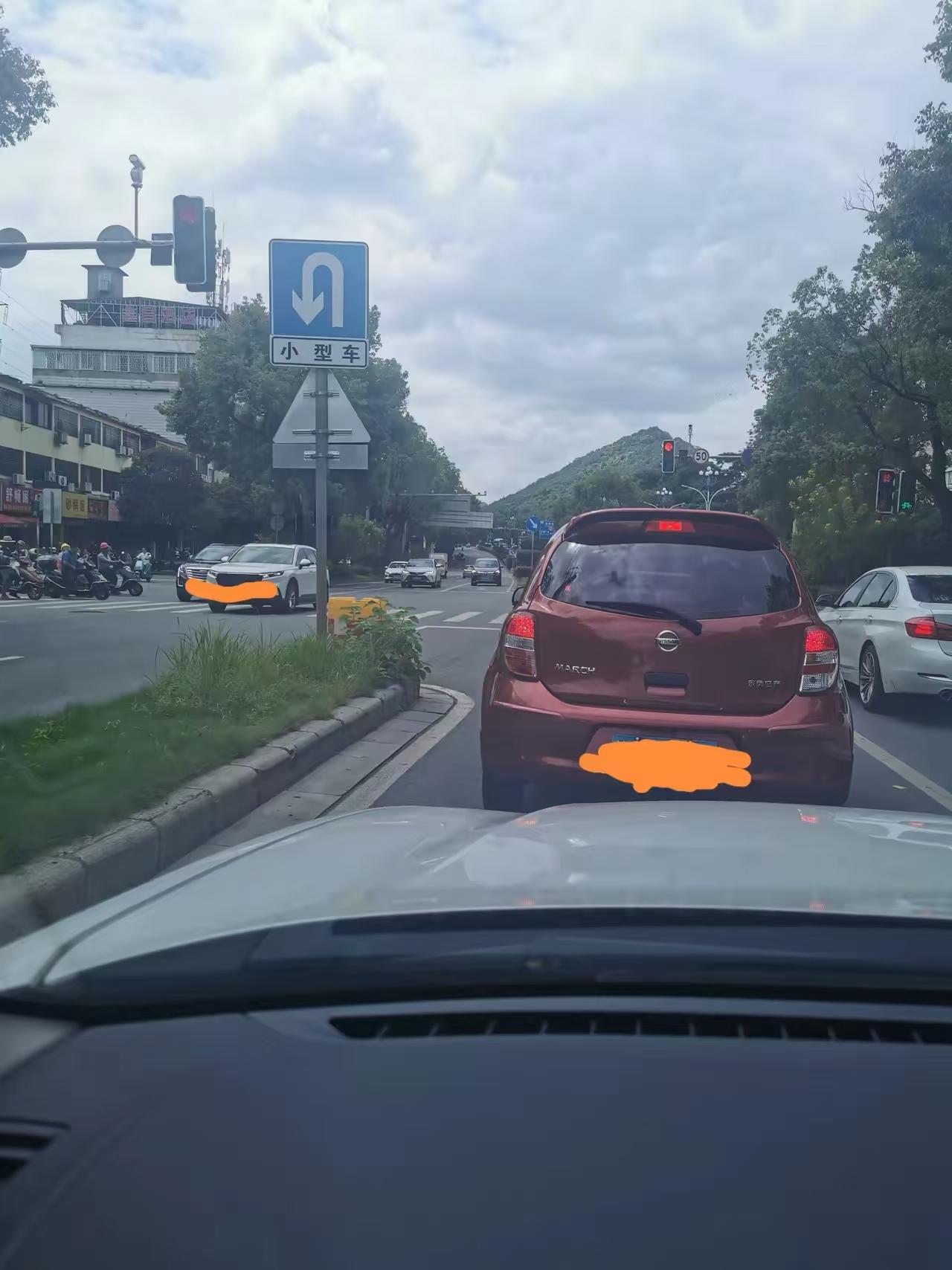刚从桂林出差回来，这趟去是搭顺风车、回是坐快班大巴，风景没记住多少，反倒被桂林的