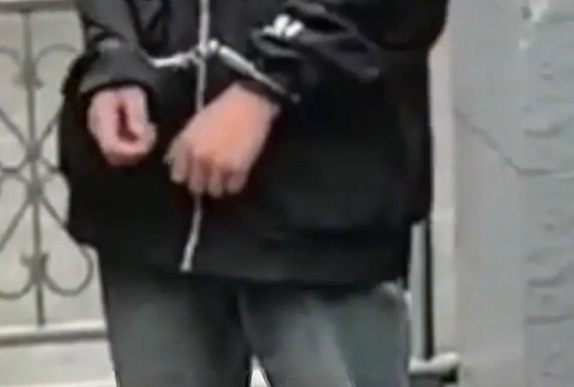 重庆璧山区一老人因纠纷将一男孩用手铐铐住事件发生后，我在官方通报中注意到，老人与