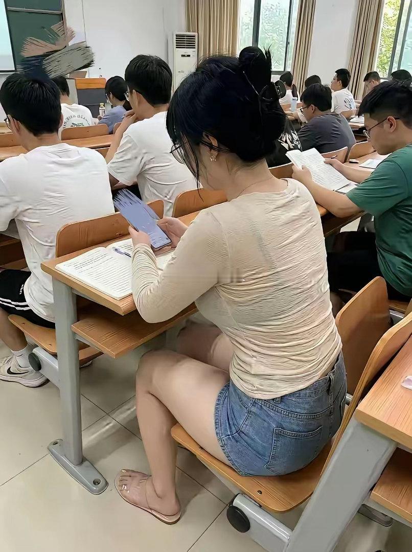 这还有心思上课？？？