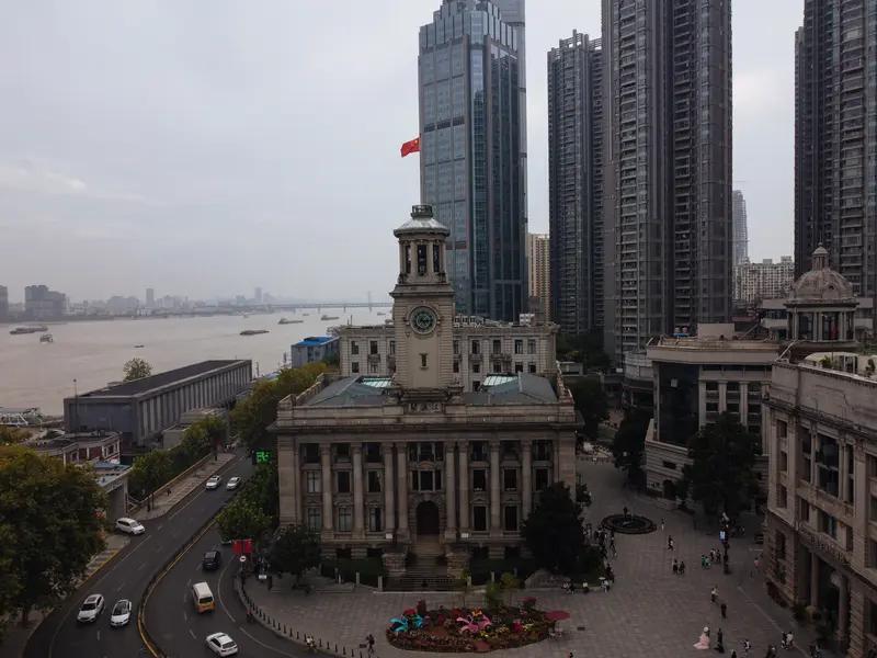 近日，武汉市江岸区人民法院立案庭法官舒婷分享的案例很有看头。先说“一揽子”调解