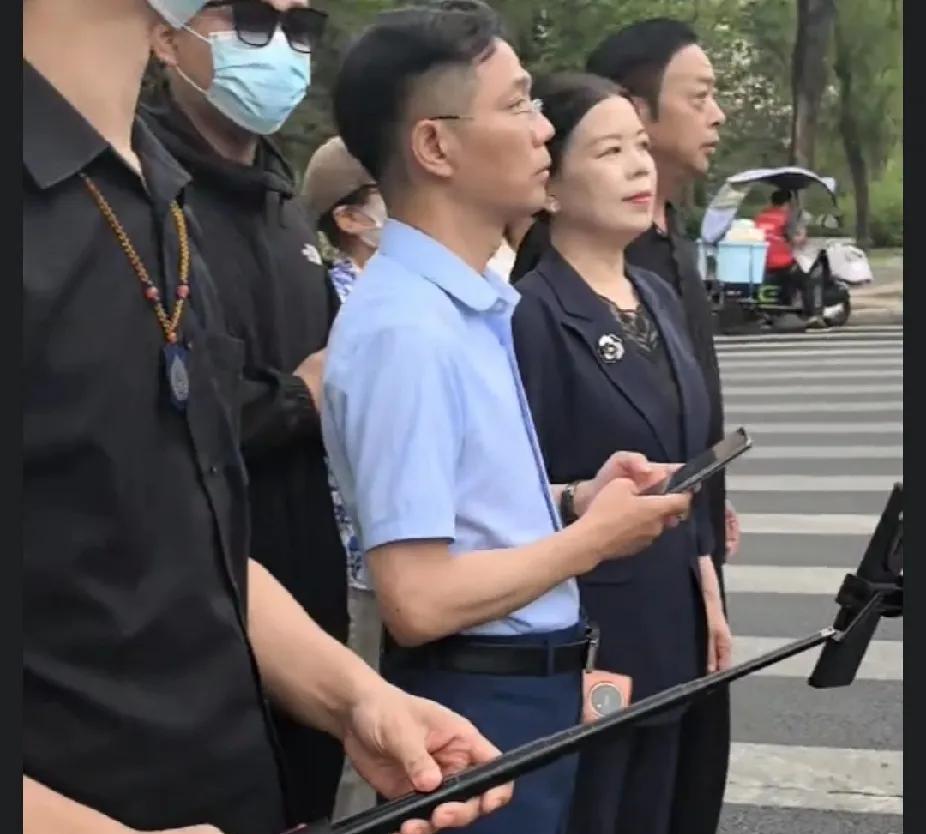 李老师申请拷贝不允许：只允许“誊录”也就是我们常说的手抄！高科技时代，筒便快捷