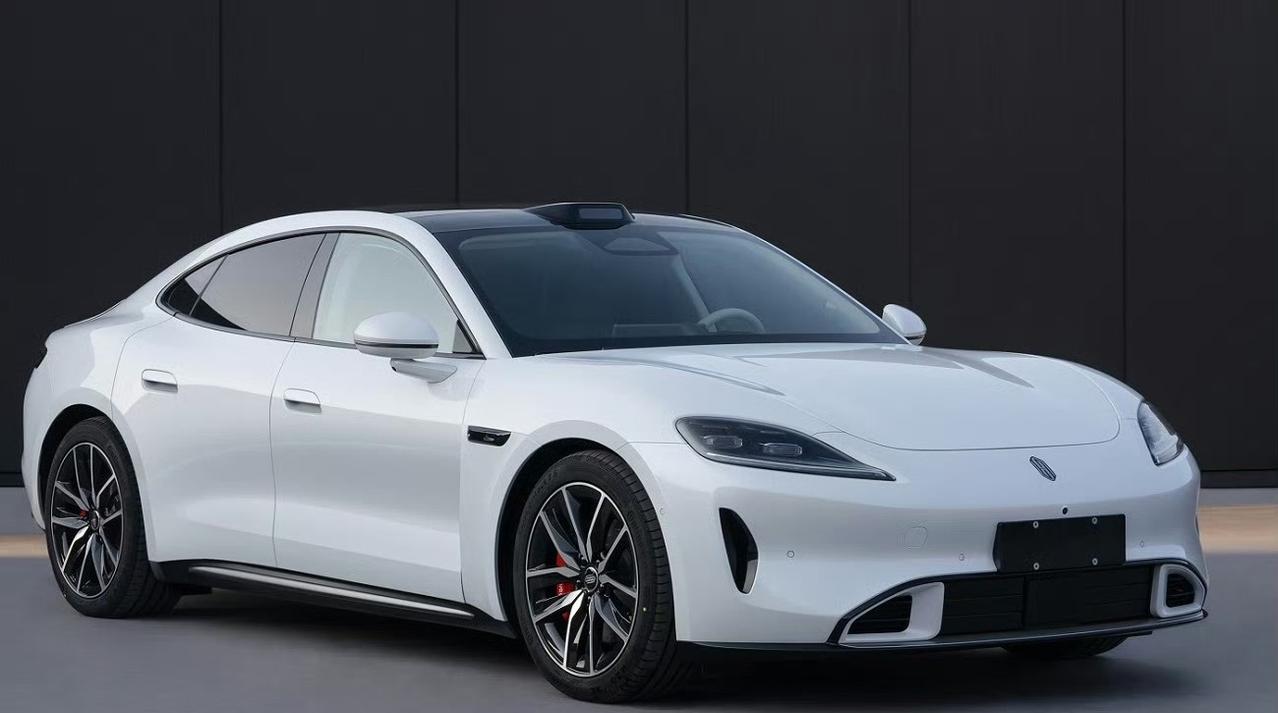 25万买华为全家桶是血赚还是血亏？尚界Z7T证件照曝光，藏着鸿蒙智行最狠的一步棋