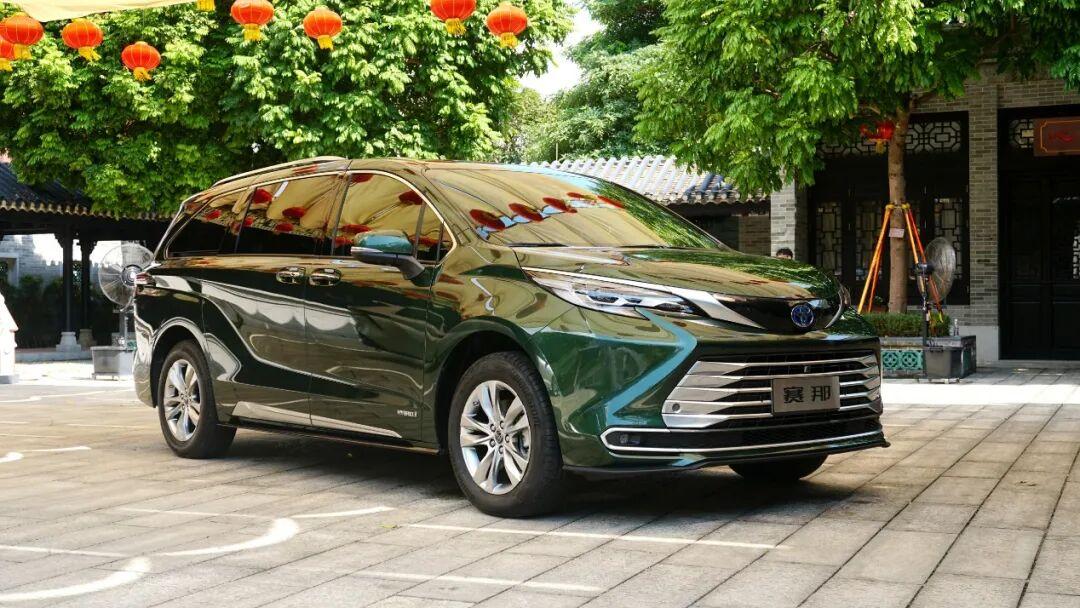 丰田赛那，聊聊哪个年份最值得捡漏最近赛那的价格真是跌冒烟了。想当年2021年刚