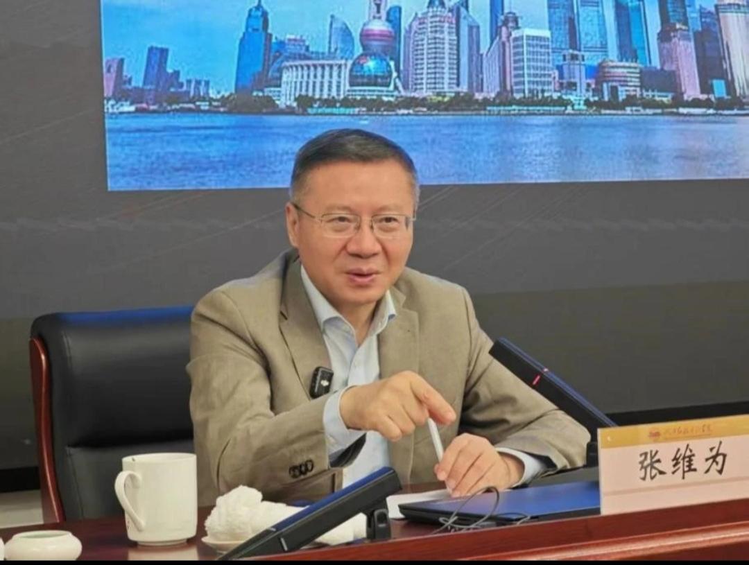 张维为教授指导中国文联中青年人才。11月12日，复旦大学张维为教授去中国文联走