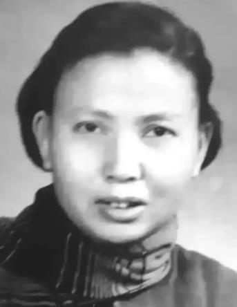 1941年，21岁的女战士莫林被活埋前，敌人竟突然问：“你认识莫林吗？”莫林一听