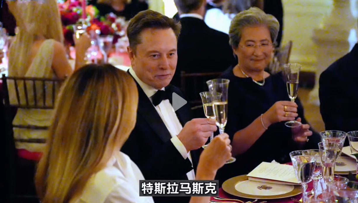 马斯克受邀出席白宫国宴，一身西服系着黑色蝴蝶结，尽显绅士范儿！