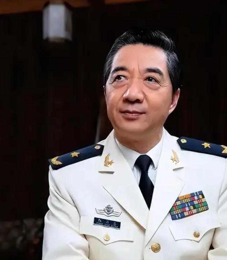 中国发展航母？有什么用！” 2017年，一位海军少将面对镜头时嚎啕大哭，义愤