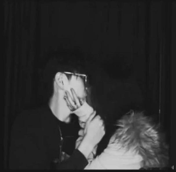 陳自瑤13歲女被爆拍拖　親密照片流出.藝人陳自瑤與王浩信2011年結婚後，翌年誕