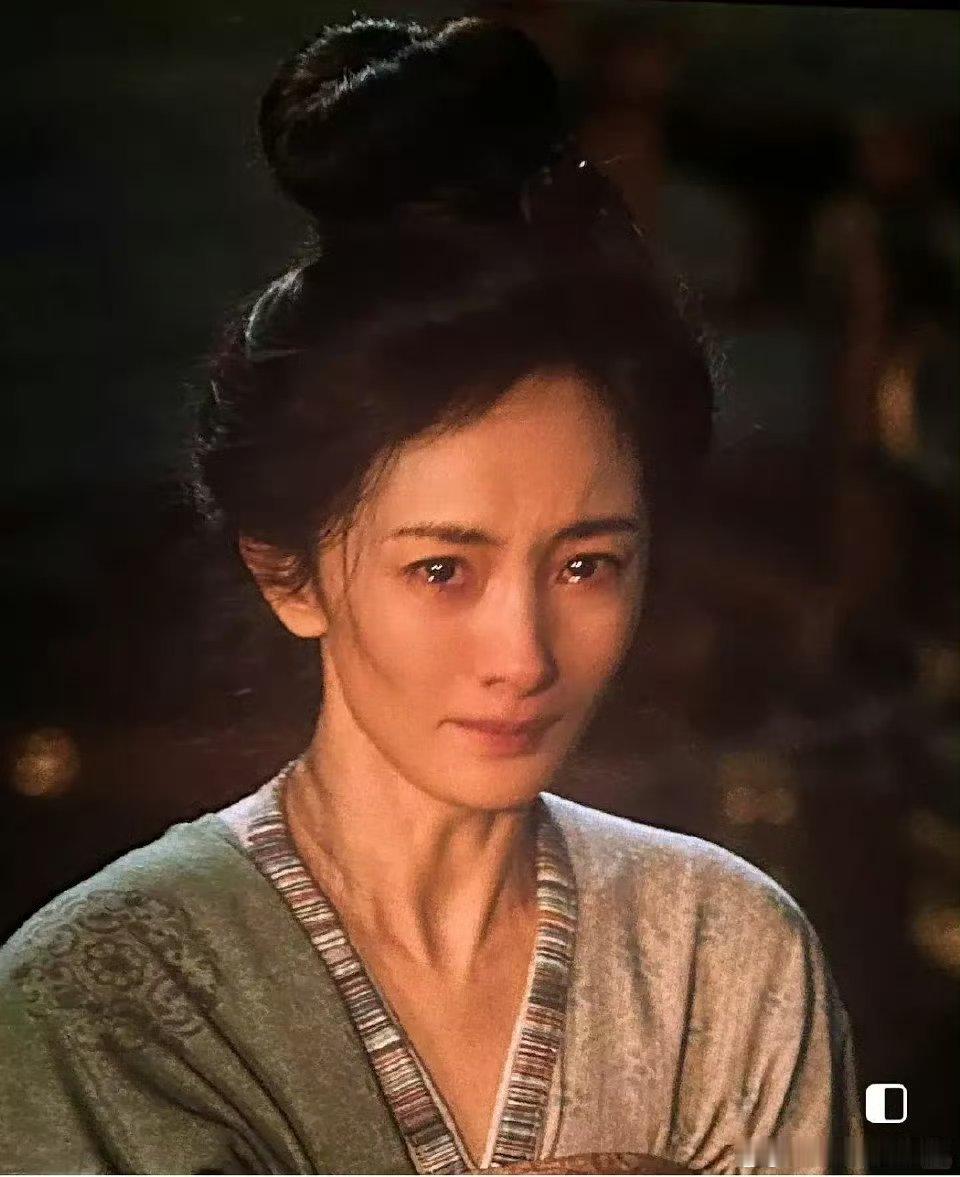 杨幂的眼睛可以上保险了，太灵了[爱心][爱心]老天爷赏饭吃​​​​