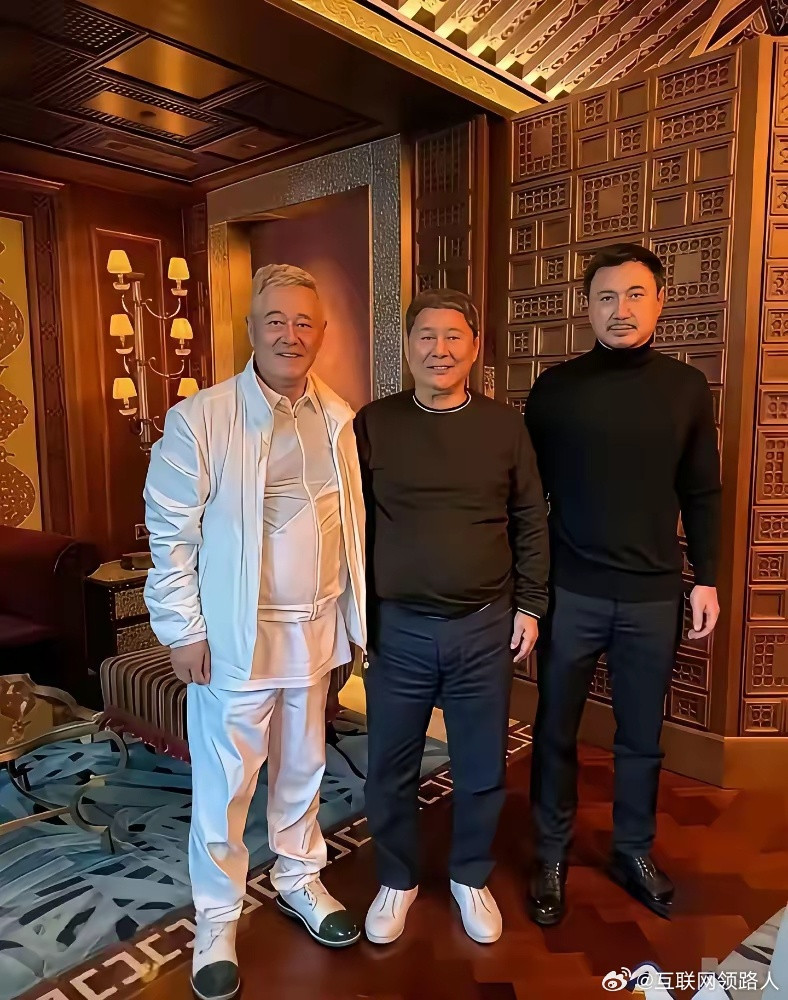 沈腾真有这排面，能和两位大佬同框合影
