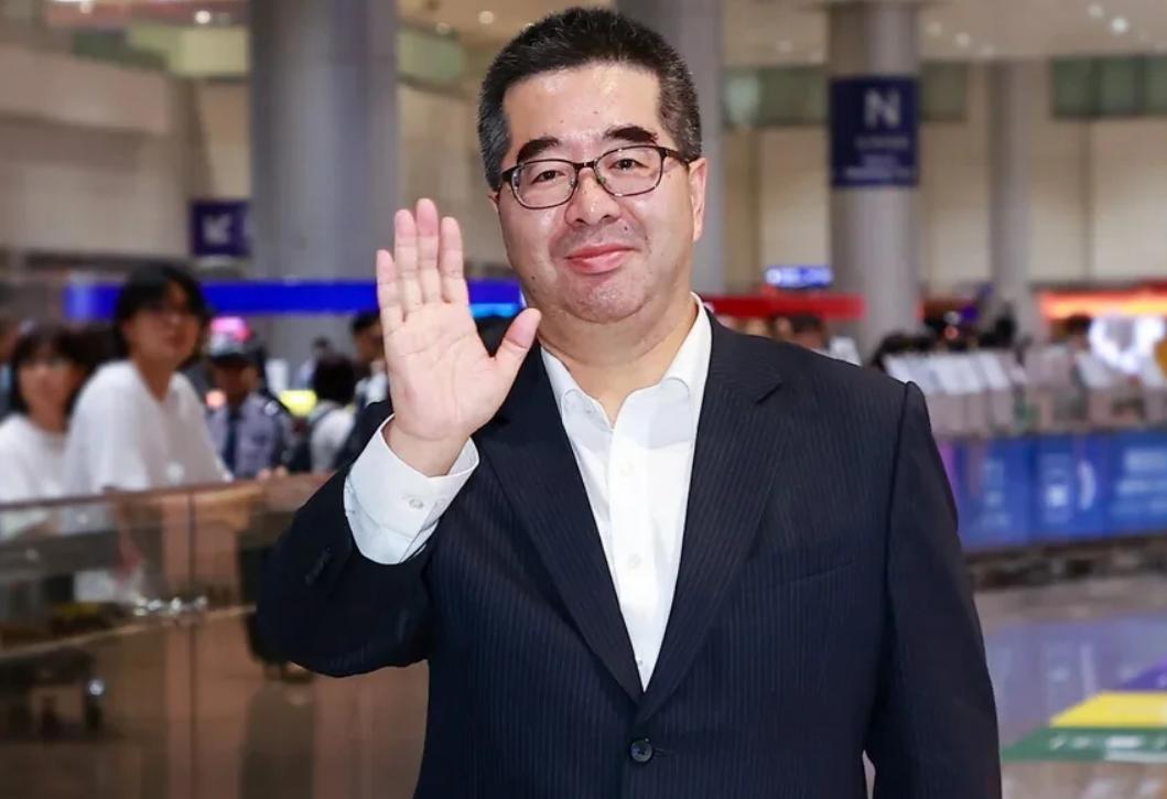 郑丽文访美前夕做了两手准备！就在5月31日，郑丽文访问美国的前一天，国民党对外披