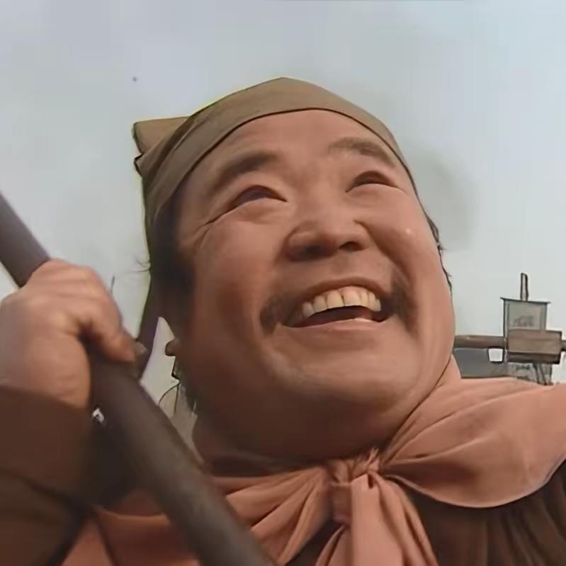 王英第一次捉住刘高老婆，想睡她，刘高老婆拼命挣扎。宋江救了刘高老婆，但她不感恩戴