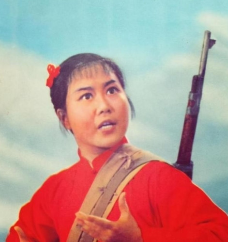 1988年，上海京剧院《智取威虎山》剧组赴美演出。不料，剧组30多人全部滞留不归