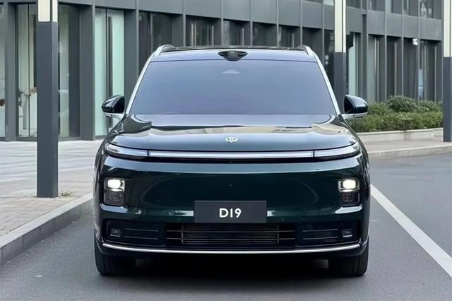 浅谈一下即将上市零跑D19先说几句废话，早前就听说零跑申报了一款中大型SUV，