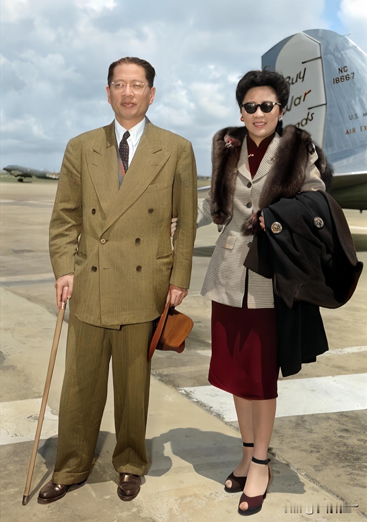这张图片是宋子文和他的妻子的一张合影留念照。原来这才是真正的宋子文啊！经常看