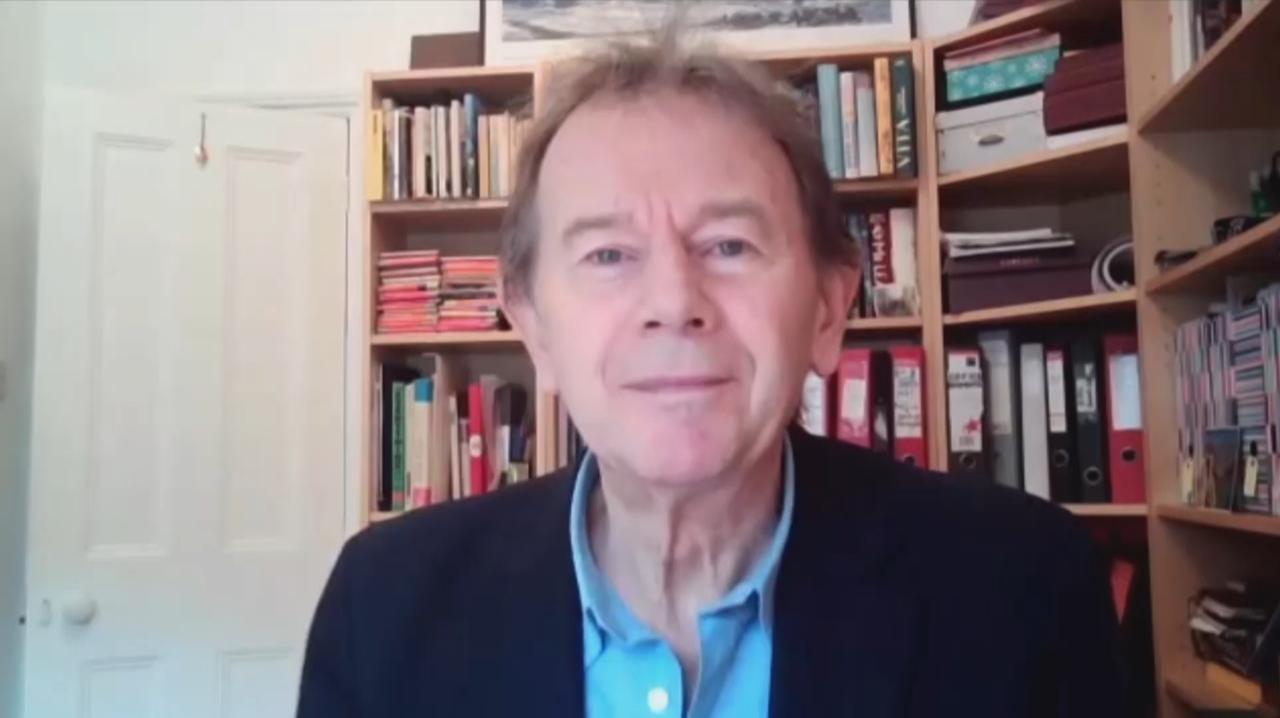 笑死，有位英国老人一番话，说得美国哑口无言。他直言，美国靠着战争起家，不过风光了